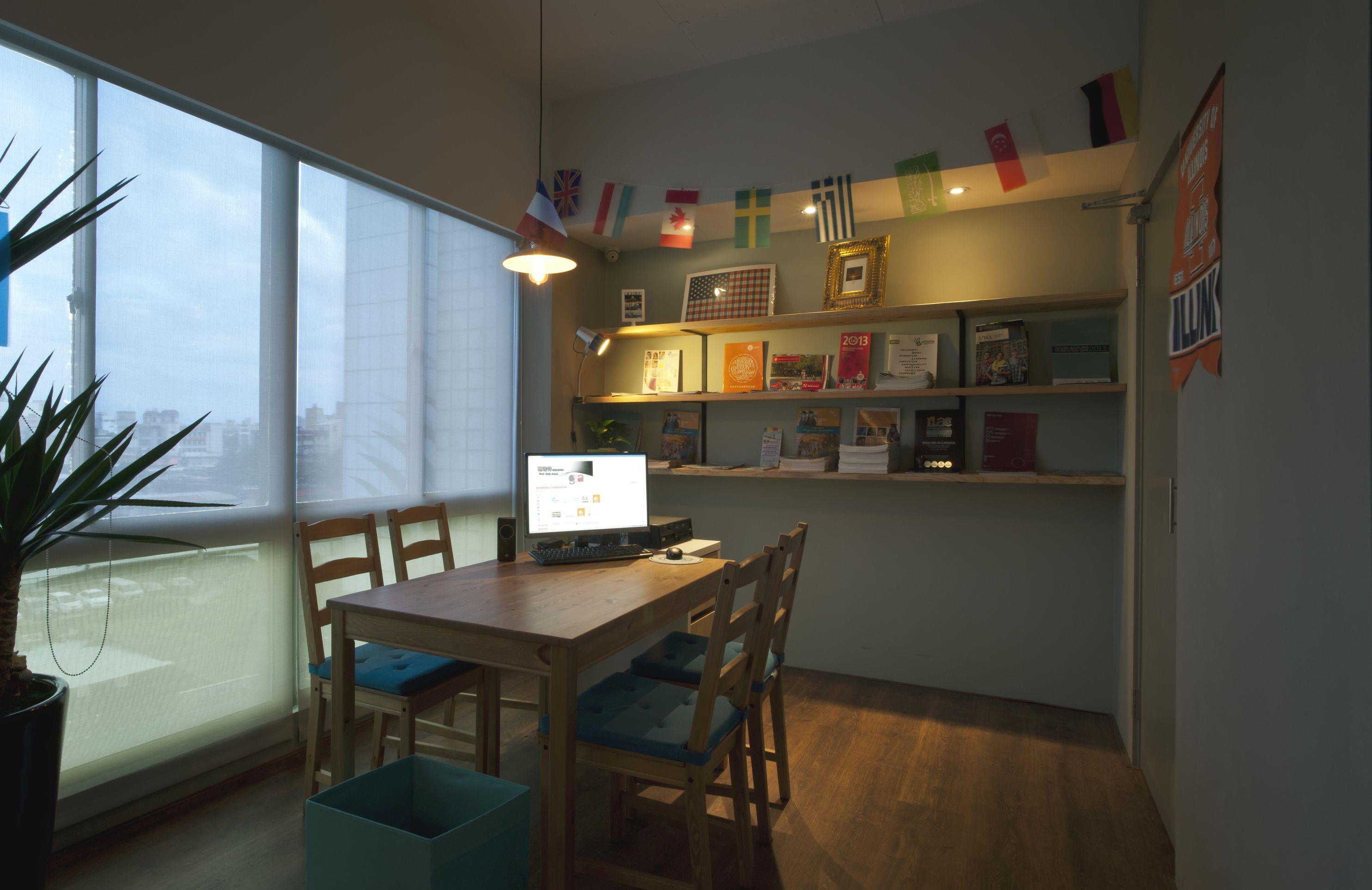 黃浦區(qū)觀景辦公室裝修設(shè)計(jì)-第2張圖片-上海古都建筑設(shè)計(jì)集團(tuán) 黃浦區(qū)觀景辦公室裝修設(shè)計(jì)-第2張圖片-上海古都建筑設(shè)計(jì)集團(tuán)