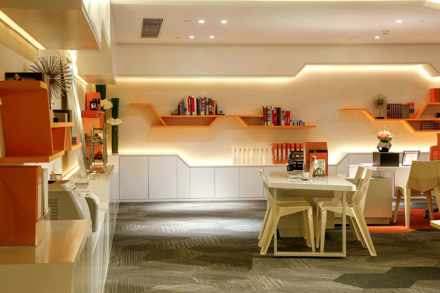 普陀區(qū)120平廣告公司辦公室裝修設(shè)計-第3張圖片-上海古都建筑設(shè)計集團