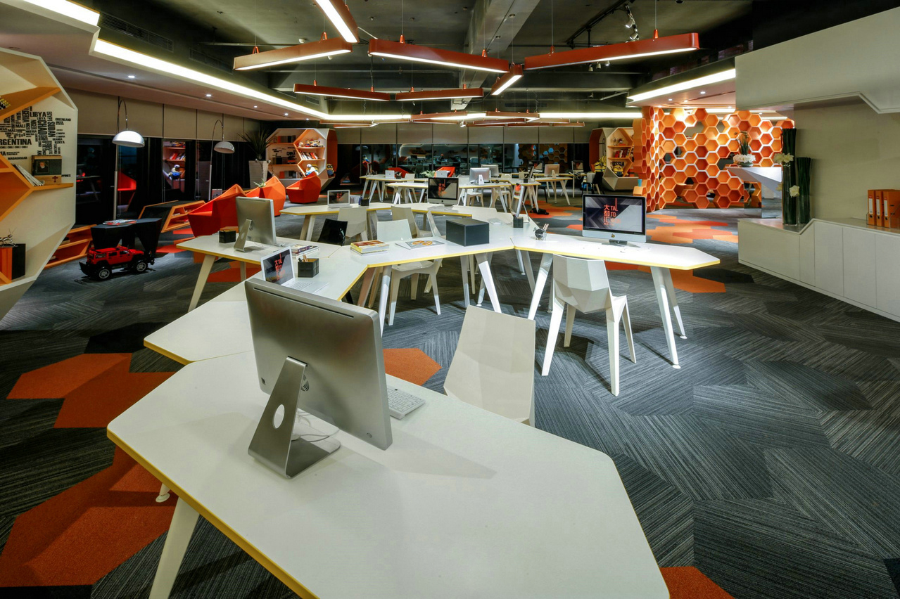 普陀區(qū)120平廣告公司辦公室裝修設(shè)計-第4張圖片-上海古都建筑設(shè)計集團