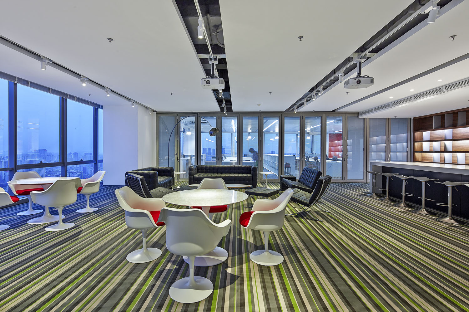 現(xiàn)代科技風(fēng)辦公室裝修設(shè)計效果圖-第14張圖片-上海古都建筑設(shè)計集團(tuán) 現(xiàn)代科技風(fēng)辦公室裝修設(shè)計效果圖-第14張圖片-上海古都建筑設(shè)計集團(tuán)