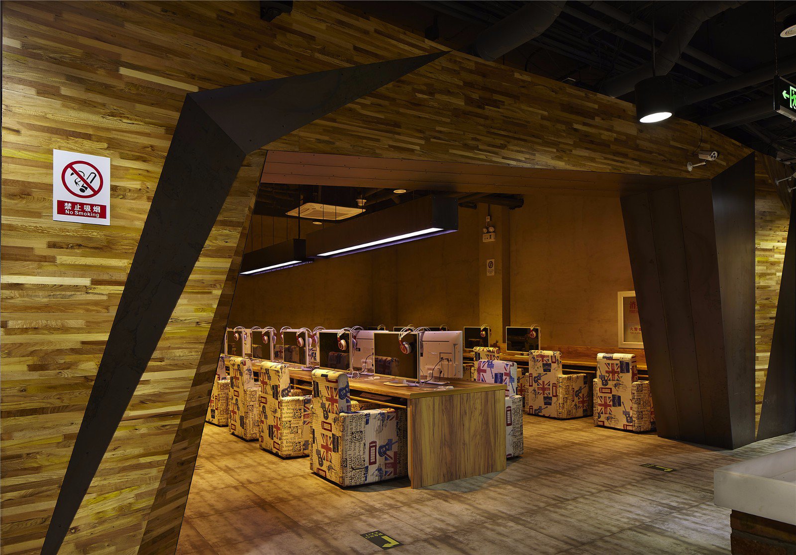 浦東新區(qū)工業(yè)風(fēng)網(wǎng)吧裝修設(shè)計(jì)-第3張圖片-上海古都建筑設(shè)計(jì)集團(tuán) 浦東新區(qū)工業(yè)風(fēng)網(wǎng)吧裝修設(shè)計(jì)-第3張圖片-上海古都建筑設(shè)計(jì)集團(tuán)