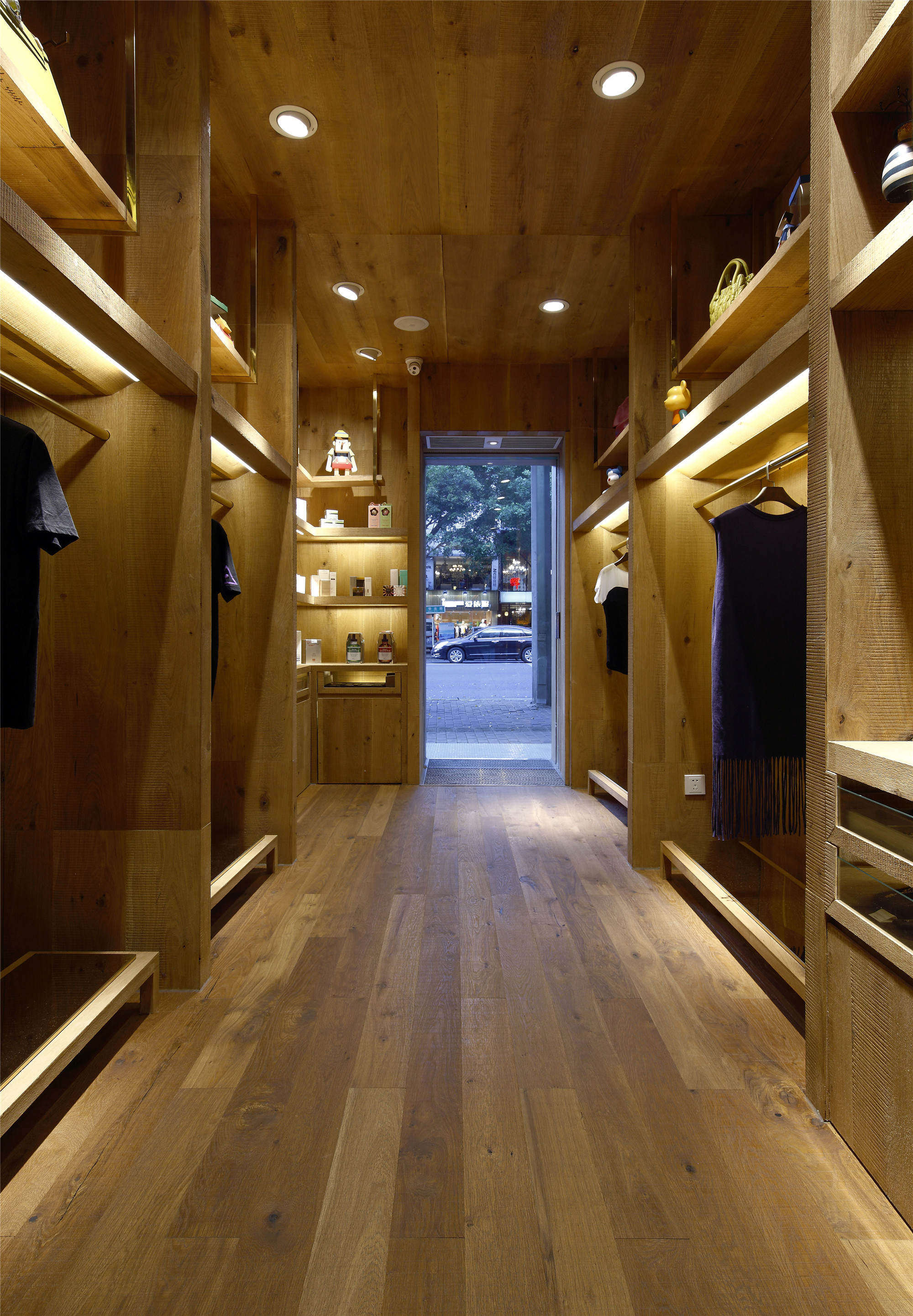 原木風(fēng)格服裝店裝修設(shè)計(jì)-第4張圖片-上海古都建筑設(shè)計(jì)集團(tuán) 原木風(fēng)格服裝店裝修設(shè)計(jì)-第4張圖片-上海古都建筑設(shè)計(jì)集團(tuán)