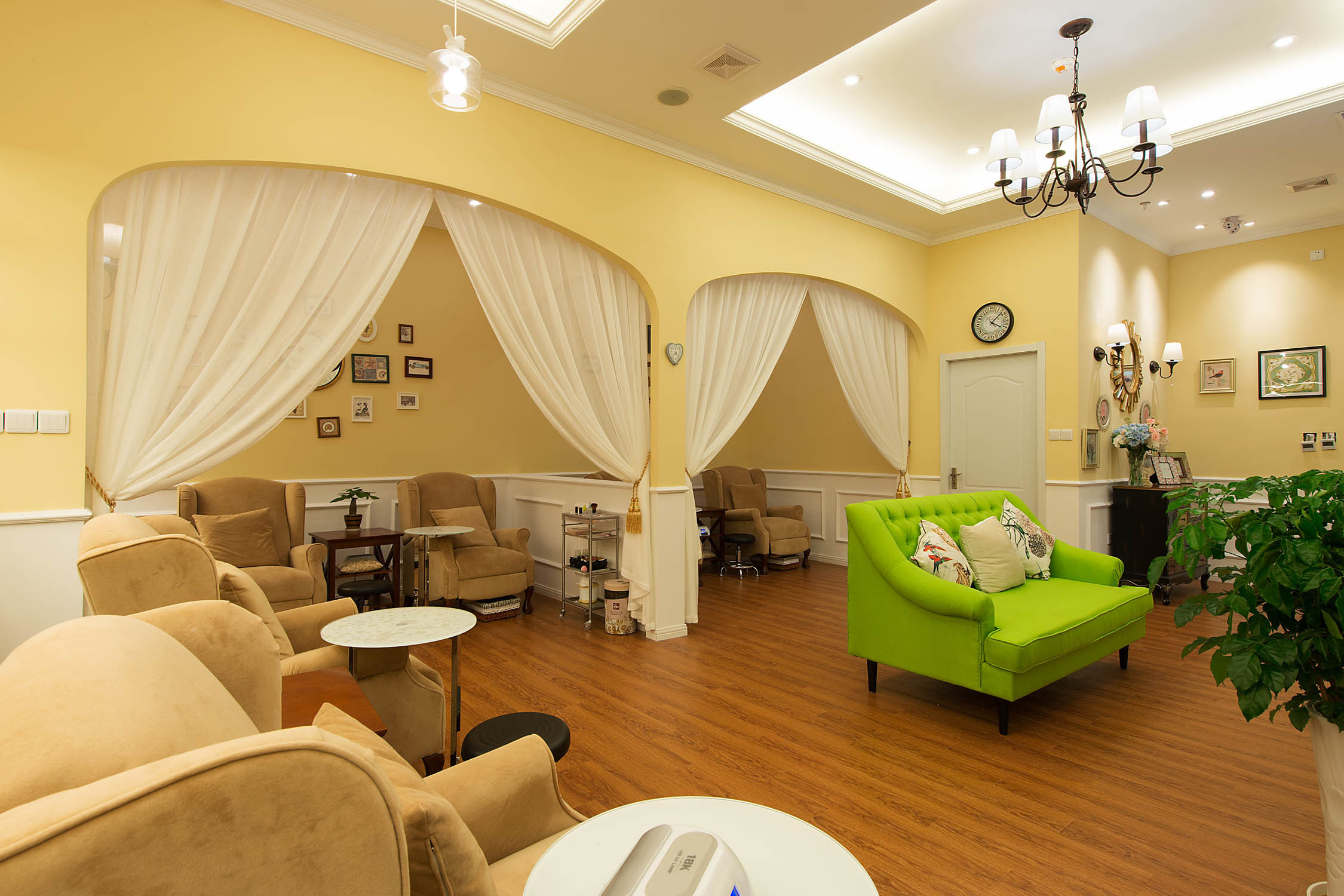 時尚清新美甲店裝修設(shè)計-第4張圖片-上海古都建筑設(shè)計集團(tuán) 時尚清新美甲店裝修設(shè)計-第4張圖片-上海古都建筑設(shè)計集團(tuán)